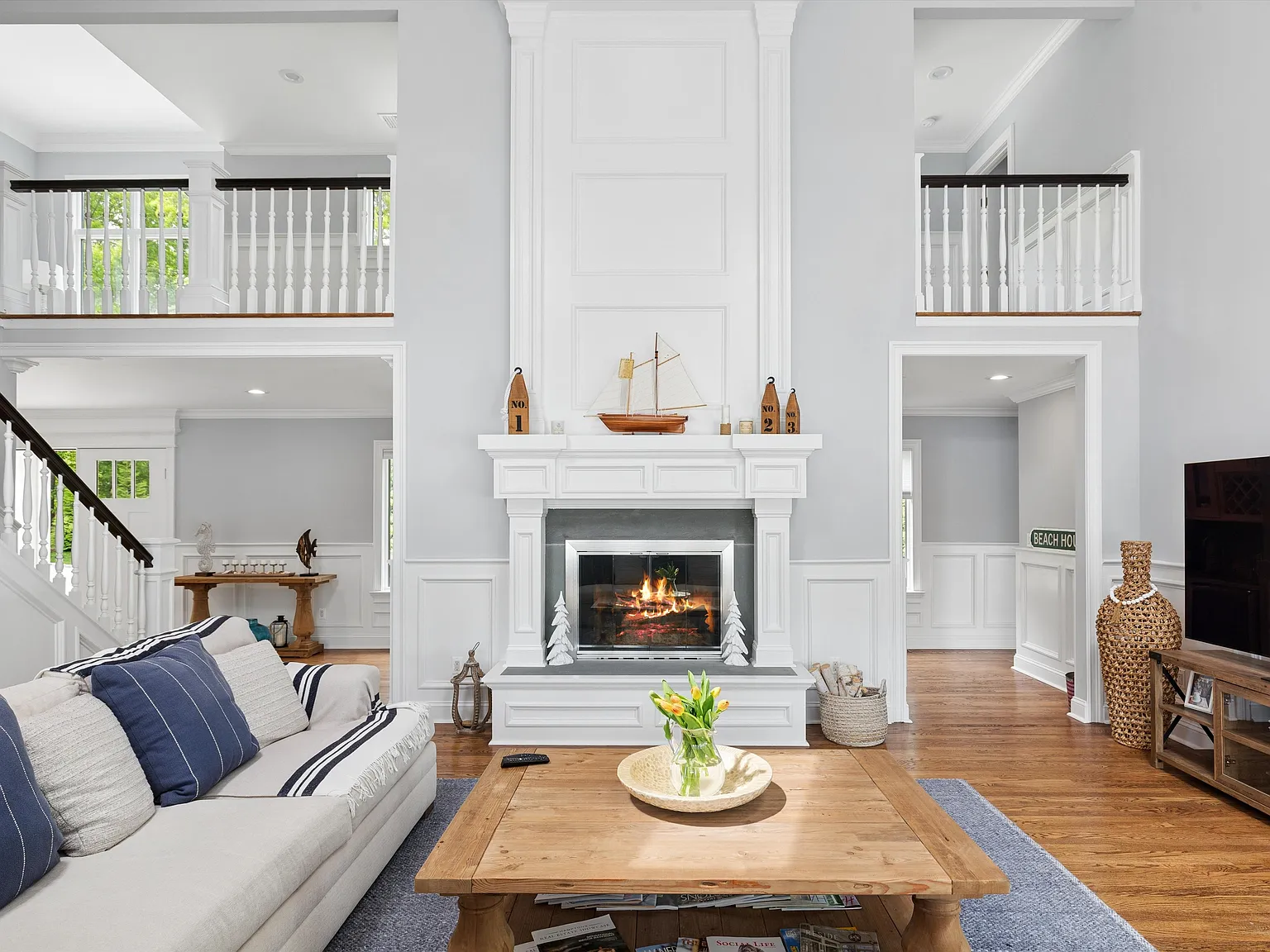 Gracious and Private Four bedroom home with Tennis and Pool — Photo 4