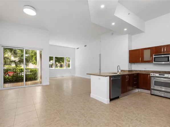 19900 E Country Club Dr APT 104, Aventura, FL 33180