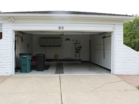 4th image of 90 Hampshire Dr