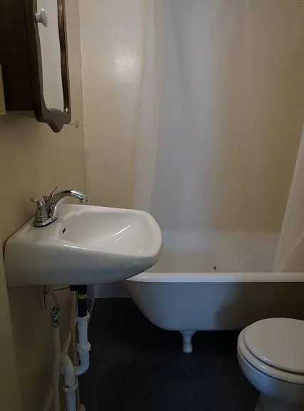 808 Bridge St NW — Photo 5