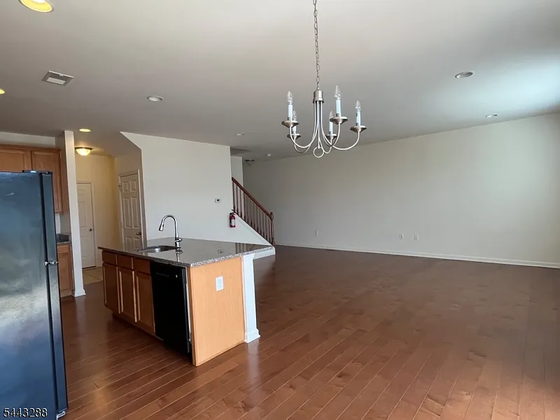3 bed, 2.5 bath, $4,100 — Photo 4