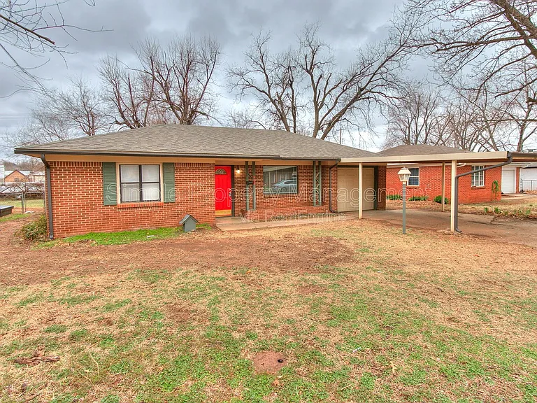 409 E Hill Dr — Photo 1
