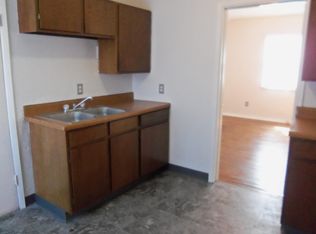 440 1/2 Florence St, Waterloo, IA 50703