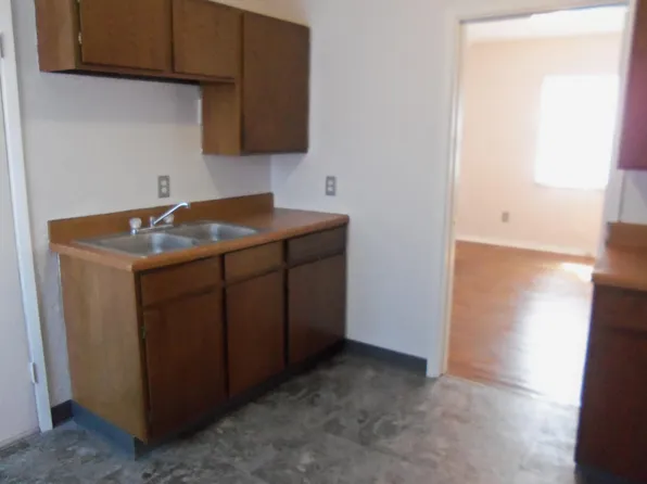 440 1/2 Florence St, Waterloo, IA 50703