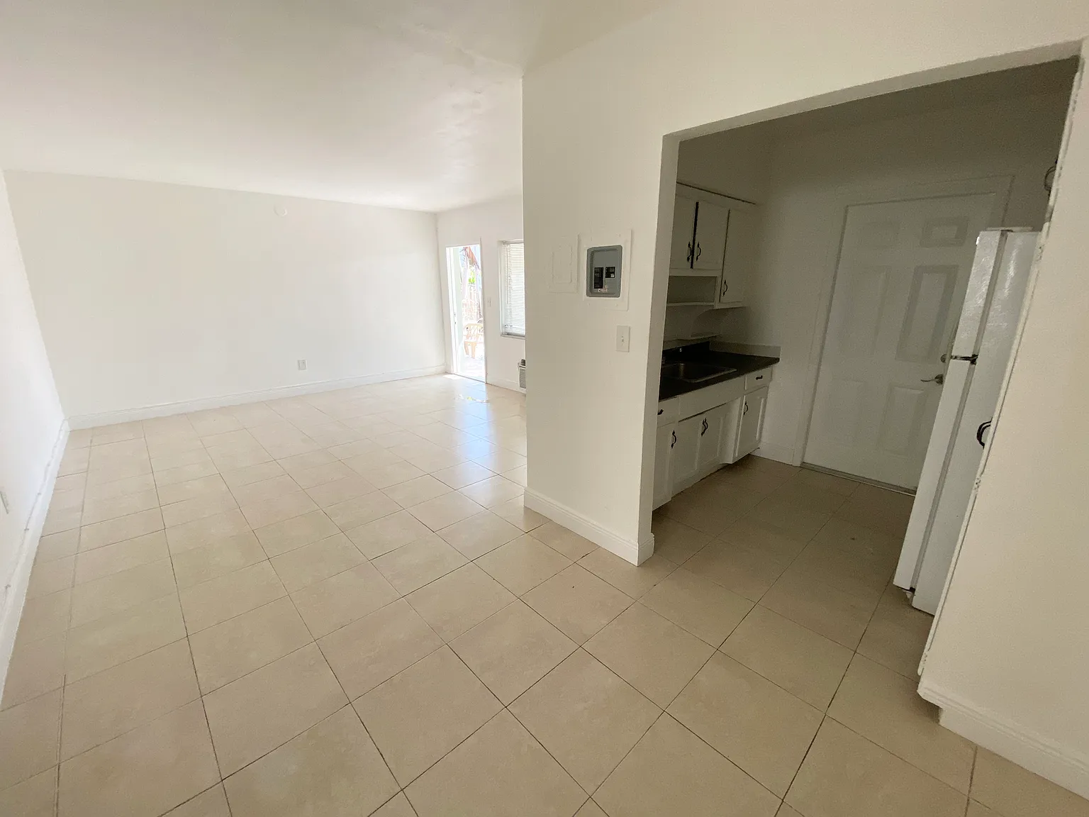 1 bed, 700 sqft, $1,700 — Photo 2