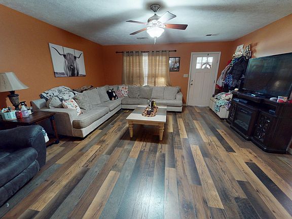 2nd image of 818 Granite Dr