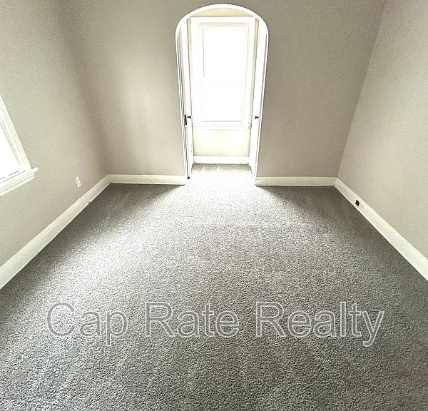 1366 Duxberry Ave — Photo 11