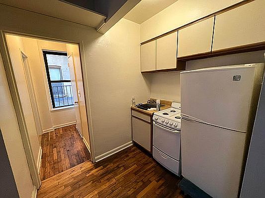 5th image of 220 E 29th St #4F6