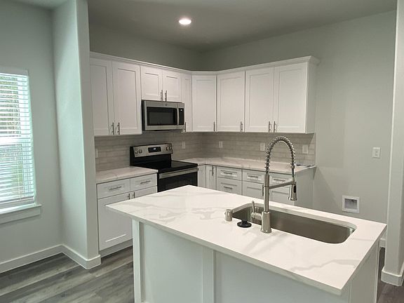 5th image of 505 W Walker St Unit 10