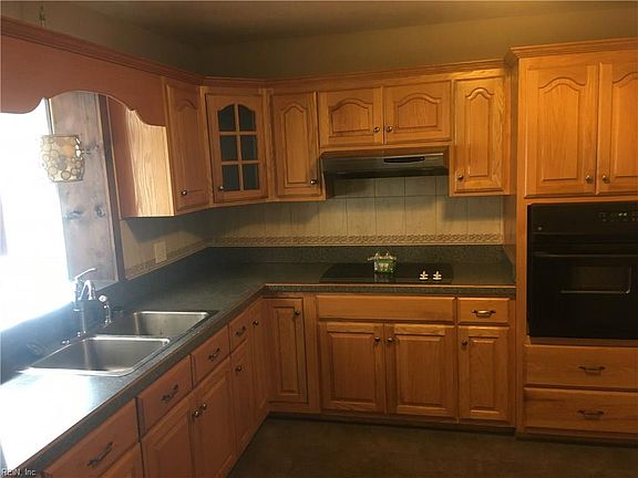 4th image of 821 Mayflower Dr