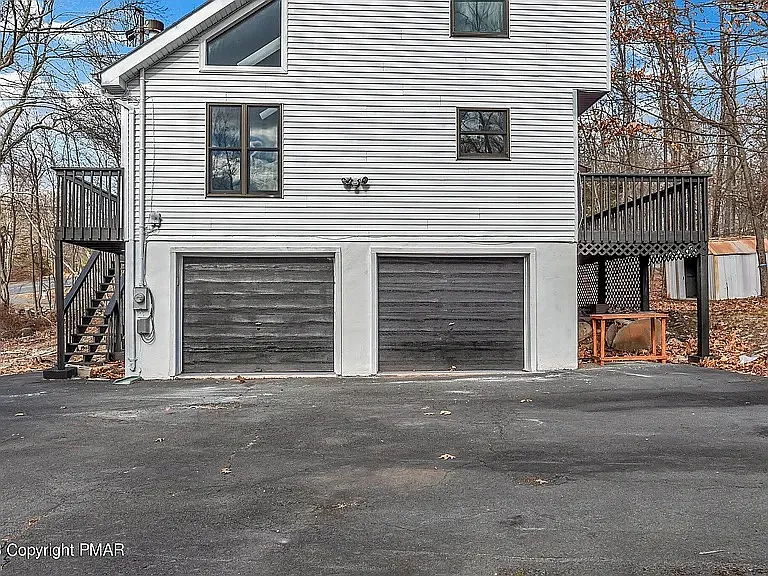 1076 Lancaster Dr — Photo 23