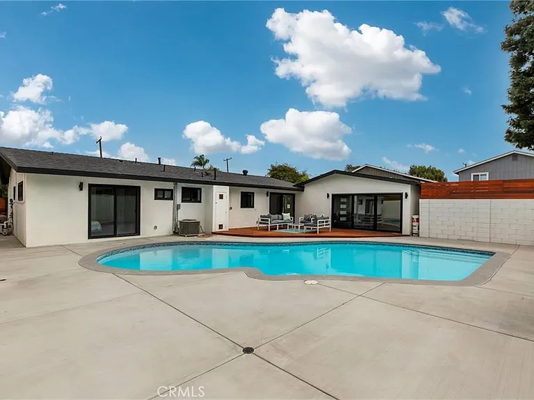 335 University Dr — Photo 23