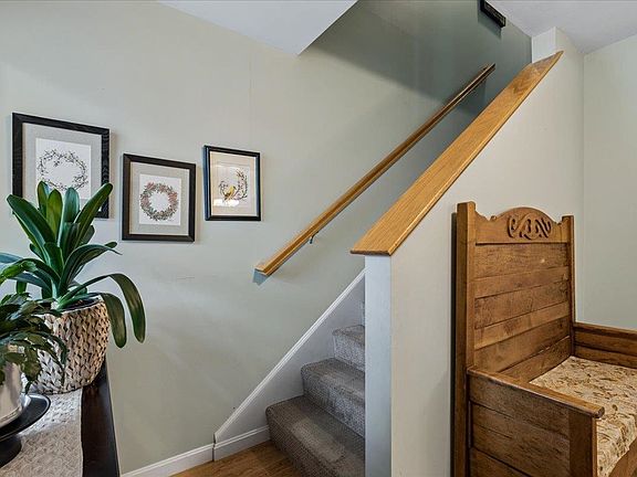 4th image of 214 Cardigan Drive #B