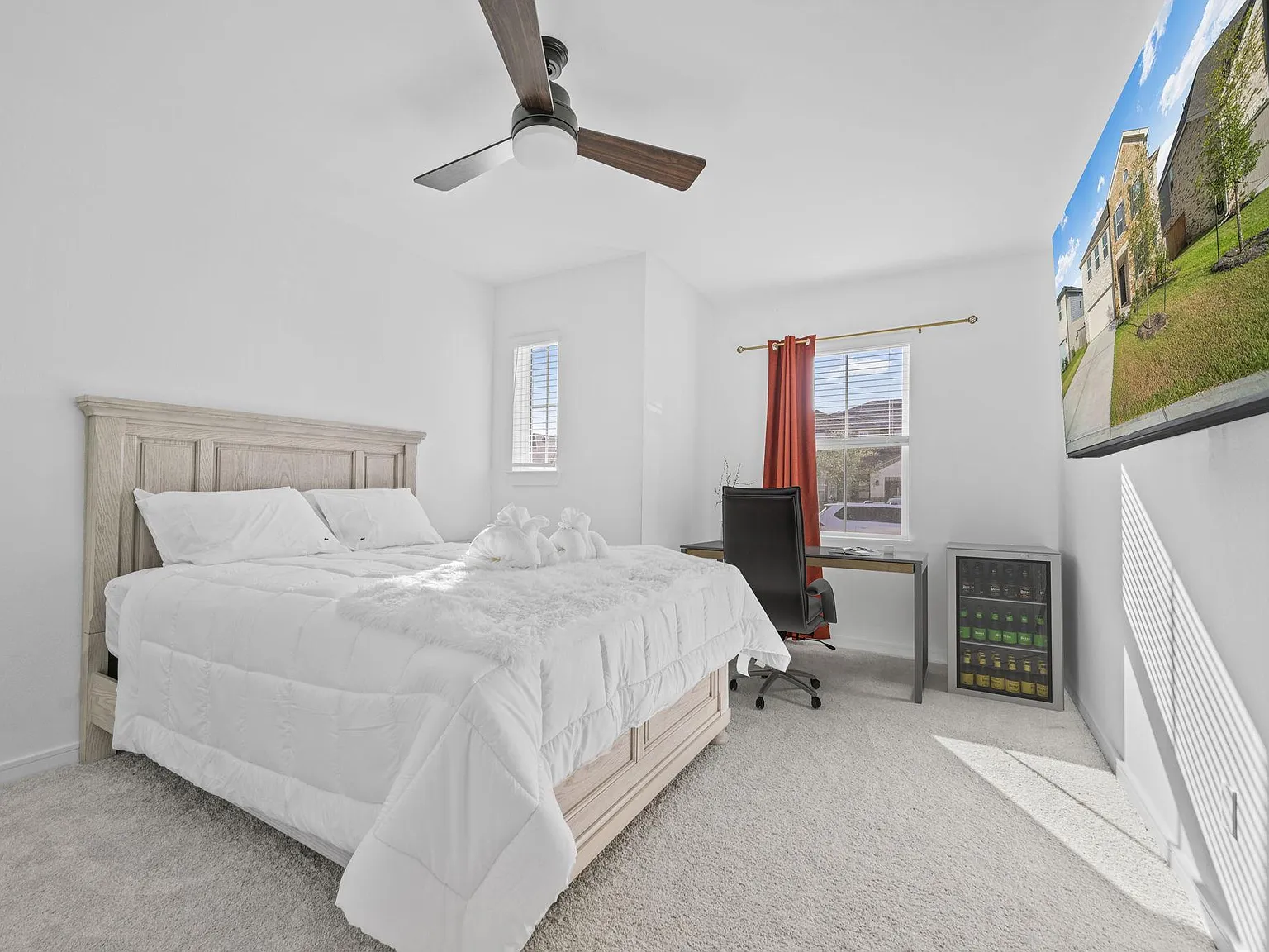 4 bed, 4.5 bath, 4200 sqft, $1,122 — Photo 1