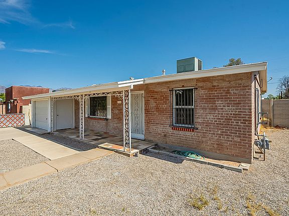 4th image of 2744 N Winstel Blvd