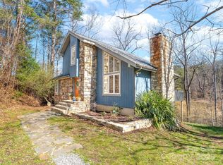 48 White Rose Ln, Asheville, NC 28804