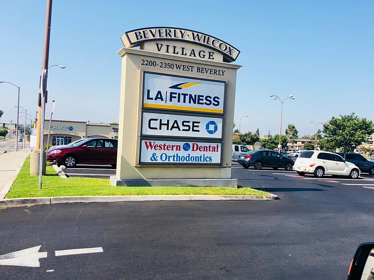 Nearby Gym & additional shopping centers