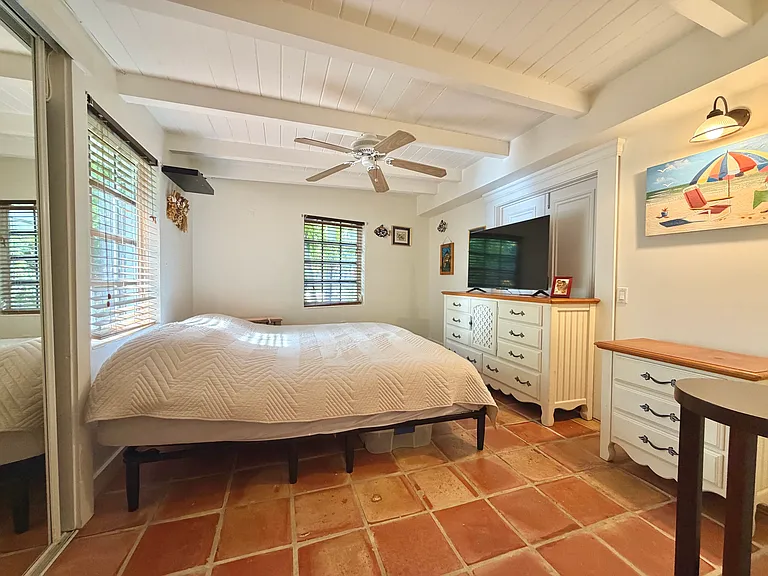 111 N Bay Harbor Dr — Photo 33