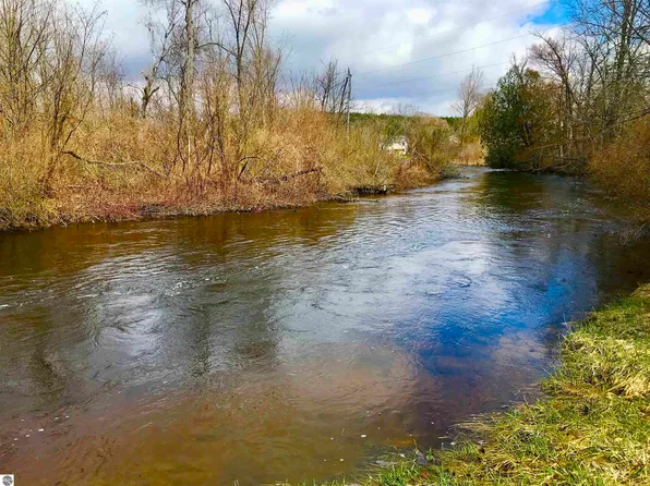 1041 & 1043 Bonanza Ln, Weidman, MI 48893