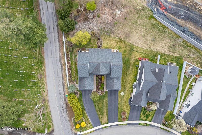 5th image of 62 Lori Jean Place