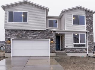 1111 E Horseman Dr, Eagle Mountain, UT 84005