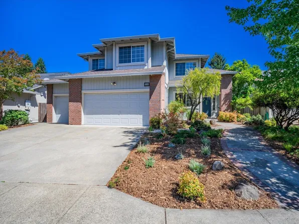 9269 Piccadilly Circle, Windsor, CA 95492