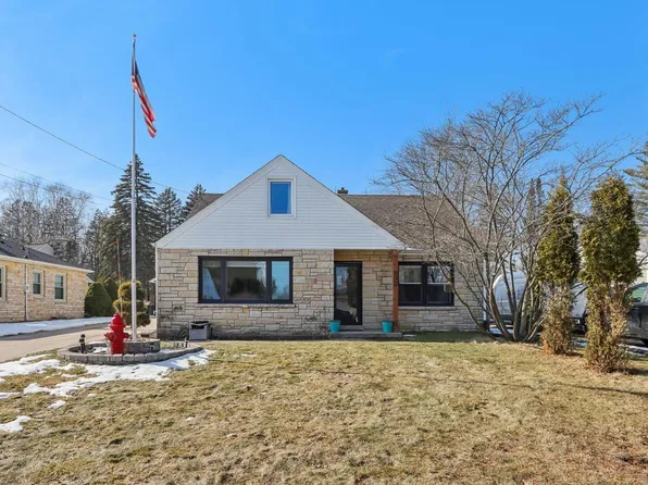 233 North Dries STREET, Saukville, WI 53080