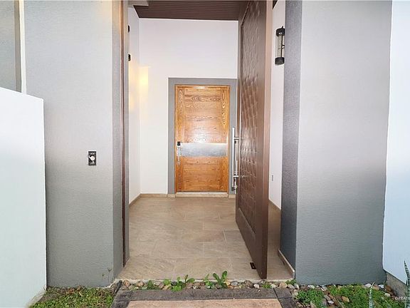 4th image of 302 Grovewood Ave
