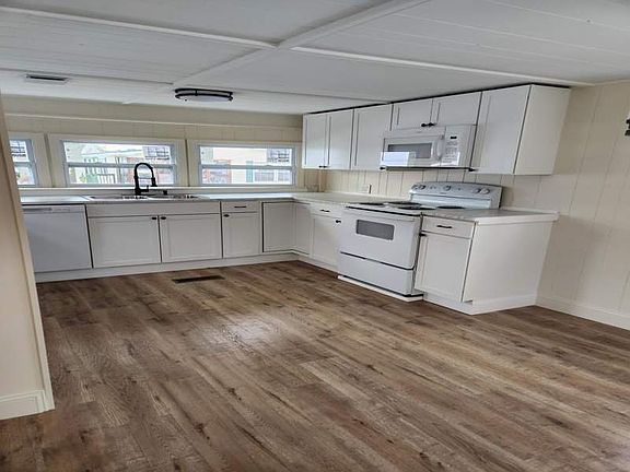 3rd image of 316 Friar Tuck Dr