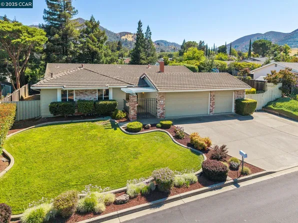 30 Mount McKinley Ct, Clayton, CA 94517