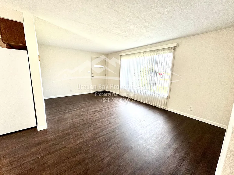 270 S Morrison St — Photo 4
