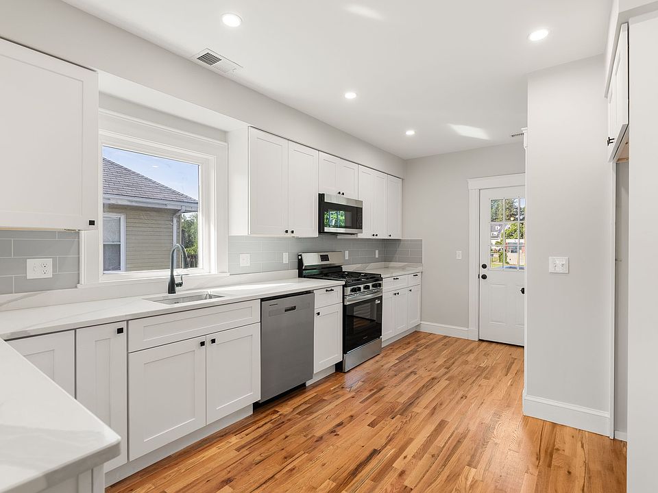 1st image of 83 Franklin Ave #83