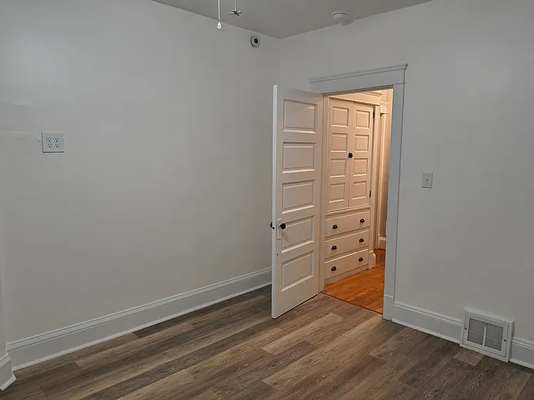 1440 Larchmont Ave #UPPER — Photo 17