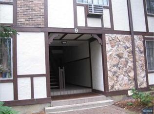903 Thoreau Ct, Mahwah, NJ 07430