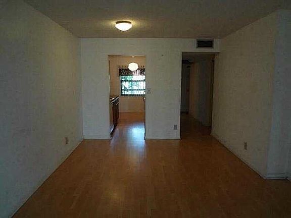 5th image of 9976 Nob Hill Ct #9976