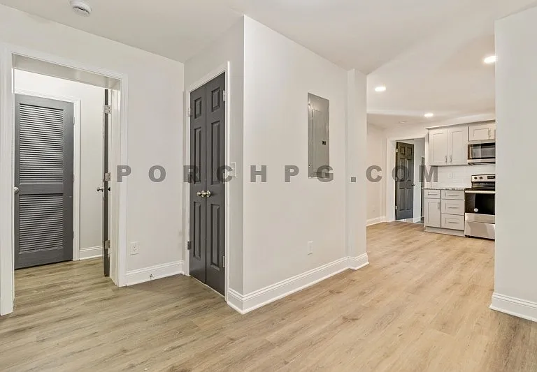49 E 16th St SW #B — Photo 6
