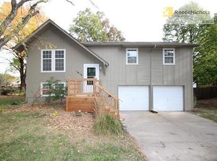 1816 W Chambery Dr, Olathe, KS 66061