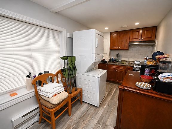 2nd image of 994 Washington St APT 2