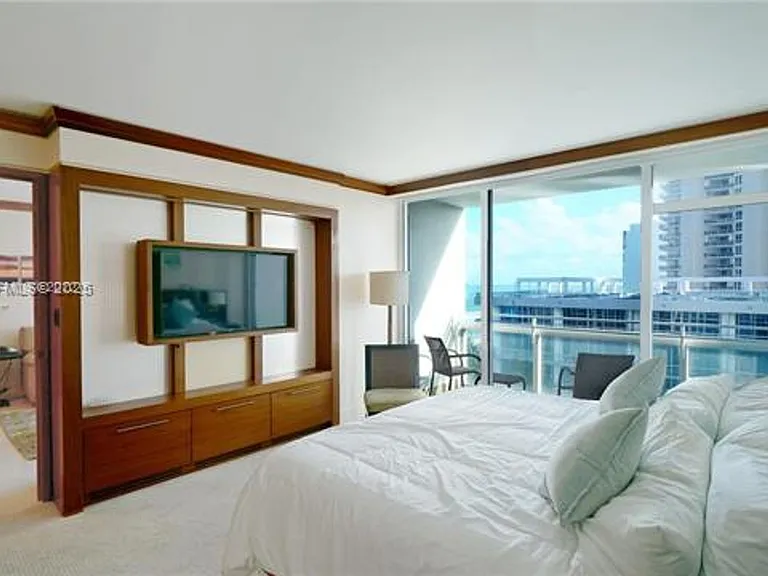 6801 Collins Avenue Cu #710 — Photo 3