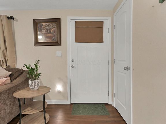 5th image of 394 Banbury Dr