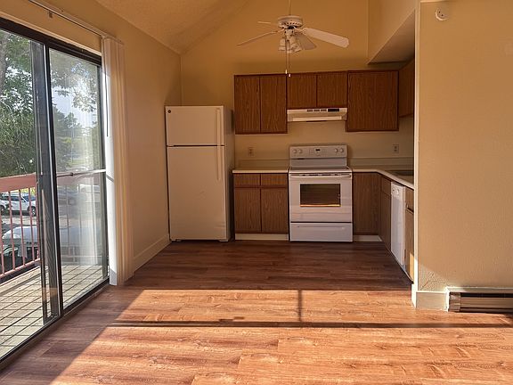 2nd image of 4501 Boardwalk Dr #M