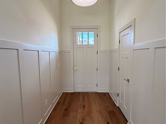 3rd image of 2704 Lunar Ave