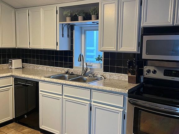 5th image of 401 Lathrop St