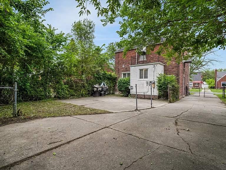 13891 Fairmount Dr — Photo 30