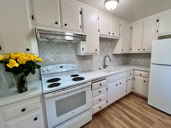 New kitchen sink, pull-down faucet, quartz countertops and tile surround