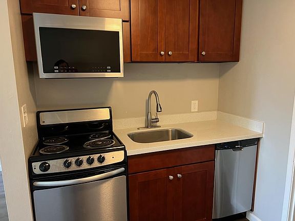 4th image of 3241 21st Ave W APT 4