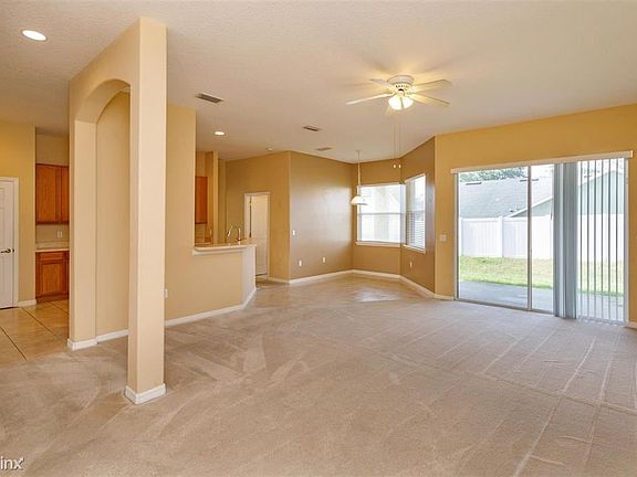4th image of 928 Black Oak Way