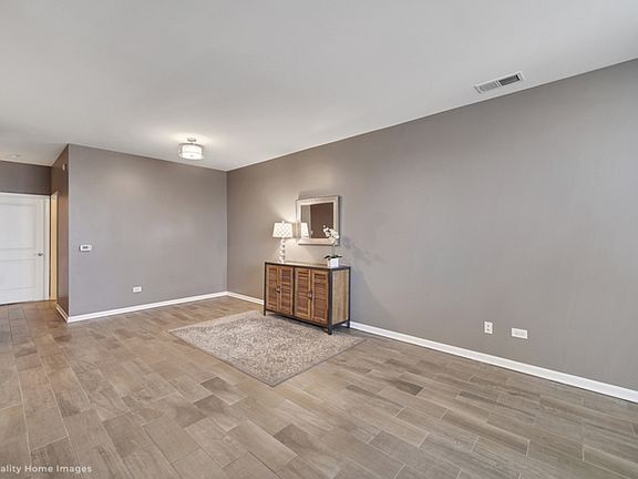 4th image of 4016 S Oakenwald Ave #1