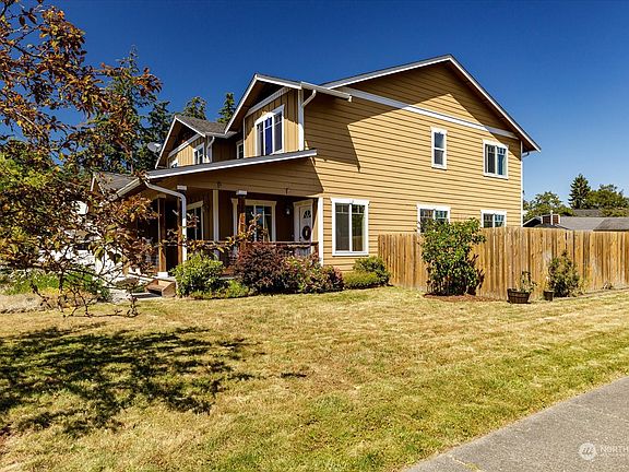 4th image of 975 NW Longview Drive