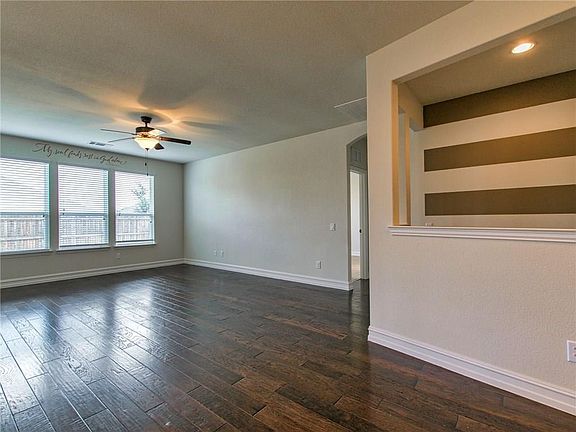4th image of 3708 Gotland Ave